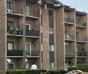 Wichura zerwała dach budynku pod Chicago