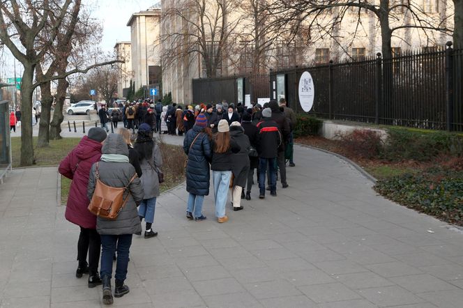 Warszawiacy szturmowali muzeum. Gigantyczne kolejki w ostatnim dniu wystawy obrazów Chełmońskiego