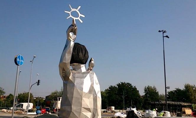 Rzeźba przy centrum handlowym Posnania