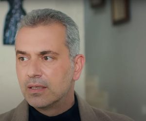 Ege śledzi Melis i dla zmyłki proponuje jej natychmiastowy ślub.