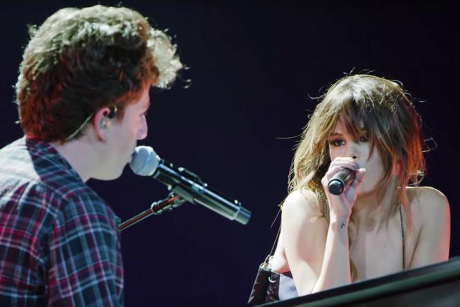 screen z filmu Charlie Puth & Selena Gomez - We Don't Talk Anymore [Official Live Performance]
