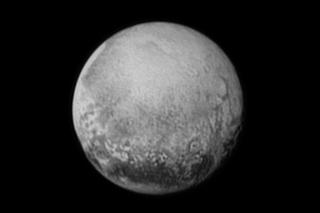 Pluton - zdjęcia z sondy New Horizons
