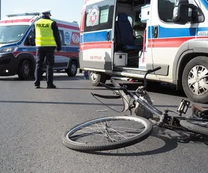 Rozpędzony rowerzysta wjechał w starszą kobietę! Był kompletnie pijany