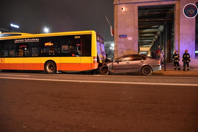 Pijak wjechał w autobus