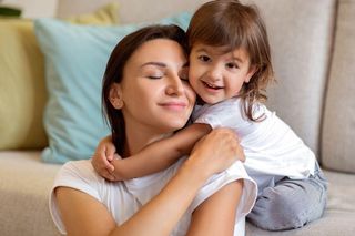 Jesteś mamą, która nie szczędzi dziecku czułości? Naukowcy są pewni: dzięki temu wyrośnie na kreatywne i wielkoduszne