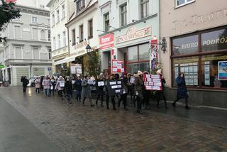 Bydgoszczanie walczą o podwyżki przed sądem. Pracownik sądowy - status głodowy!