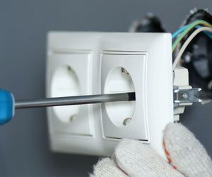 Układanie przewodów elektrycznych w budynkach mieszkalnych