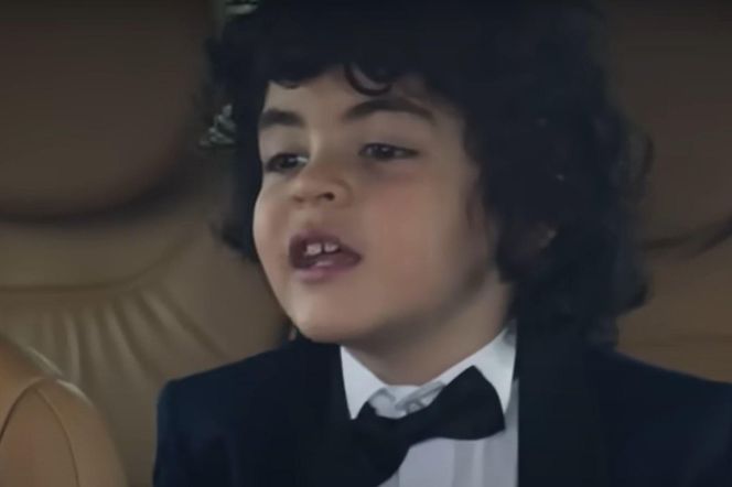 Szybko jednak okaże się, że małżonkowie mają pasażera na gapę! 