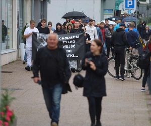 Setki osób upamiętniły Oliwiera. 20-latek zmarł po interwencji policji. Zabili go jak zwierzę