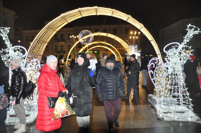 Parada Mikołajów i odpalenie choinki świątecznej w Kielcach