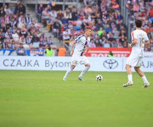 Górnik Zabrze remisuje z Koroną Kielce. Ratunek nadszedł w ostatnich minutach. Wielkie emocje na trybunach
