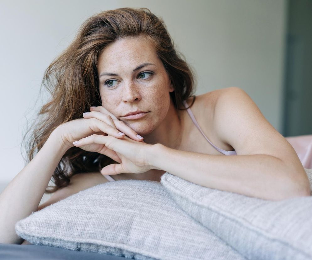 Wczesna postać alzheimera może pojawić się już po 40-tce. Czy wycofany niegdyś lek może pomóc?