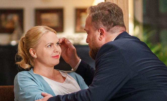 Przyjaciółki 20 sezon. Tragedia u Strzeleckich w 231 odcinku! Anka po powrocie z leczenia w sanatorium straci dom? - ZWIASTUN