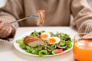 Nowe odkrycie na temat kalorii. Mała zmiana wydłuża życie o jedną trzecią
