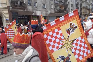 Obchody Trzech Króli w Łodzi. Pochód wzdłuż Piotrkowskiej