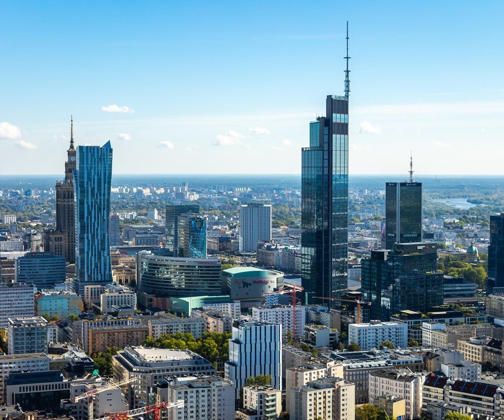 Niezwykła panorama Warszawy ze szczytu Skylinera!