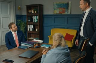 Barwy szczęścia, odcinek 3074. Amelia (Stanisława Celińska), Klemens (Sebastian Perdek), Bruno (Lesław Żurek)