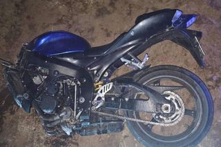 Pijany pędził na motocyklu. W czasie wypadku urwało się koło. Kierowca w szpitalu