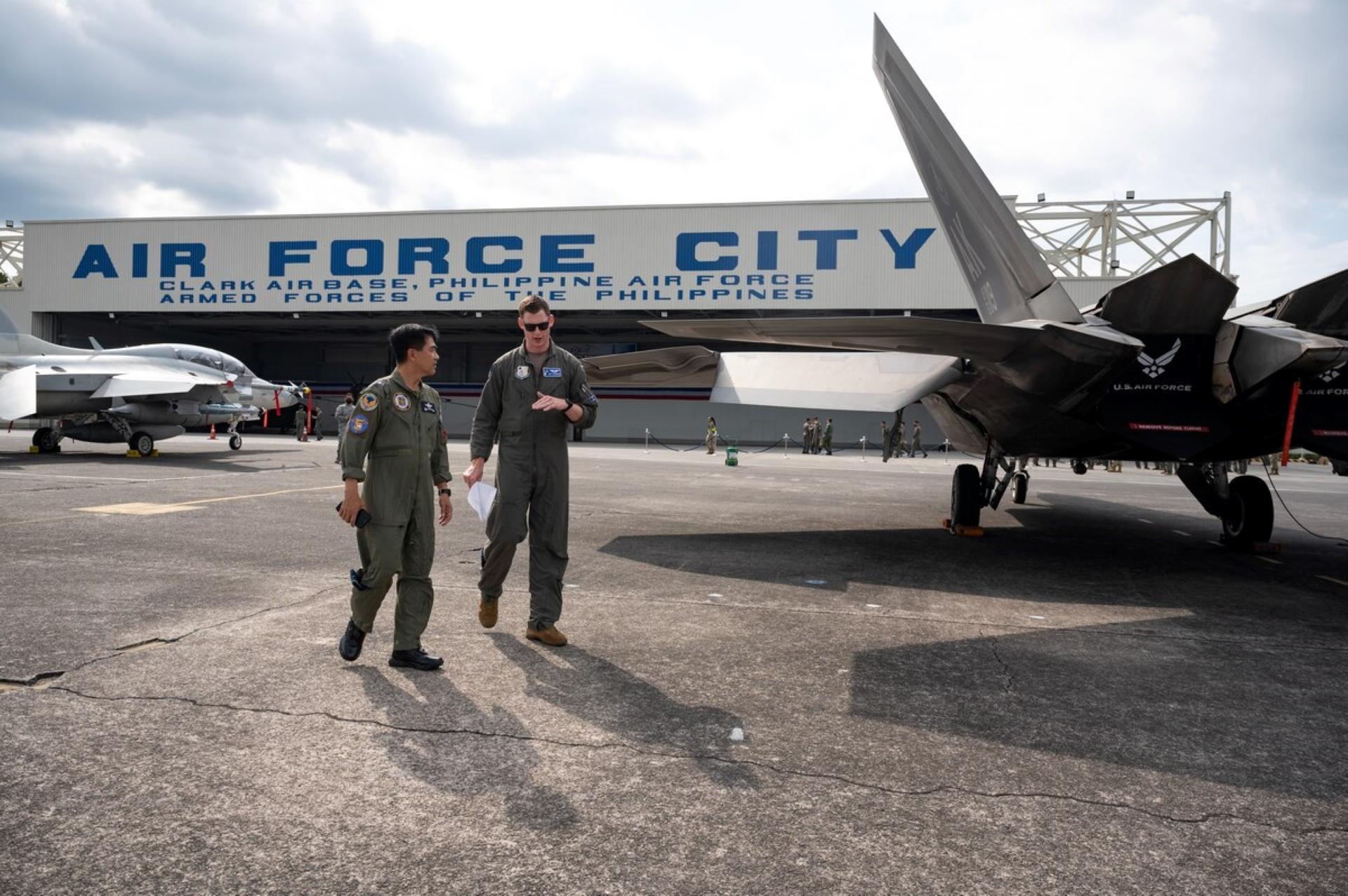 FA-50 i F-22. Ćwiczenia Cope Thunder 23