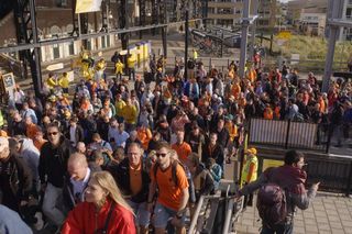 Kadry z serialu „Stacja Amsterdam”