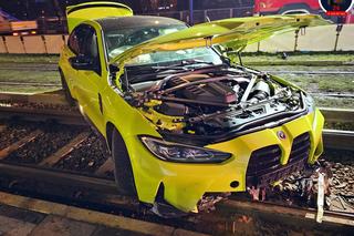 Wypożyczył auto za 500 tysięcy złotych i rozbił je na torowisku. 29-latek trafił do szpitala