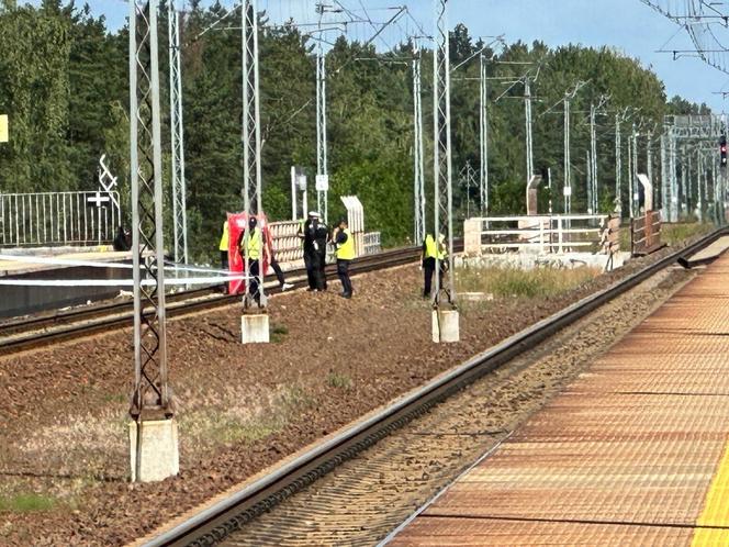 Pieszy śmiertelnie potrącony przez pociąg. Gigantyczne utrudnienia