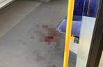 Dantejskie sceny w autobusie. Pasażer roztrzaskał głowę podczas gwałtownego hamowania. Nie żyje