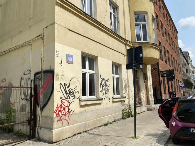 Pod kamienicą przy 6 Sierpnia przejdzie tunel KDP. Wspólnota musi wzmocnić fundamenty na własny koszt