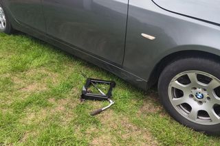 Dramat w Iłowie! Mechanik przygnieciony przez auto podczas naprawy 