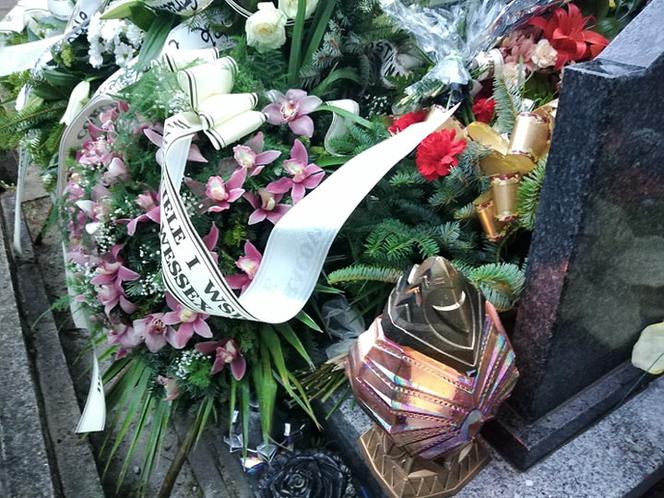 Tragedia w Salisbury. Zamordowane kobiety pochowane w Tarnowie. Grobu nie widać spod kwiatów