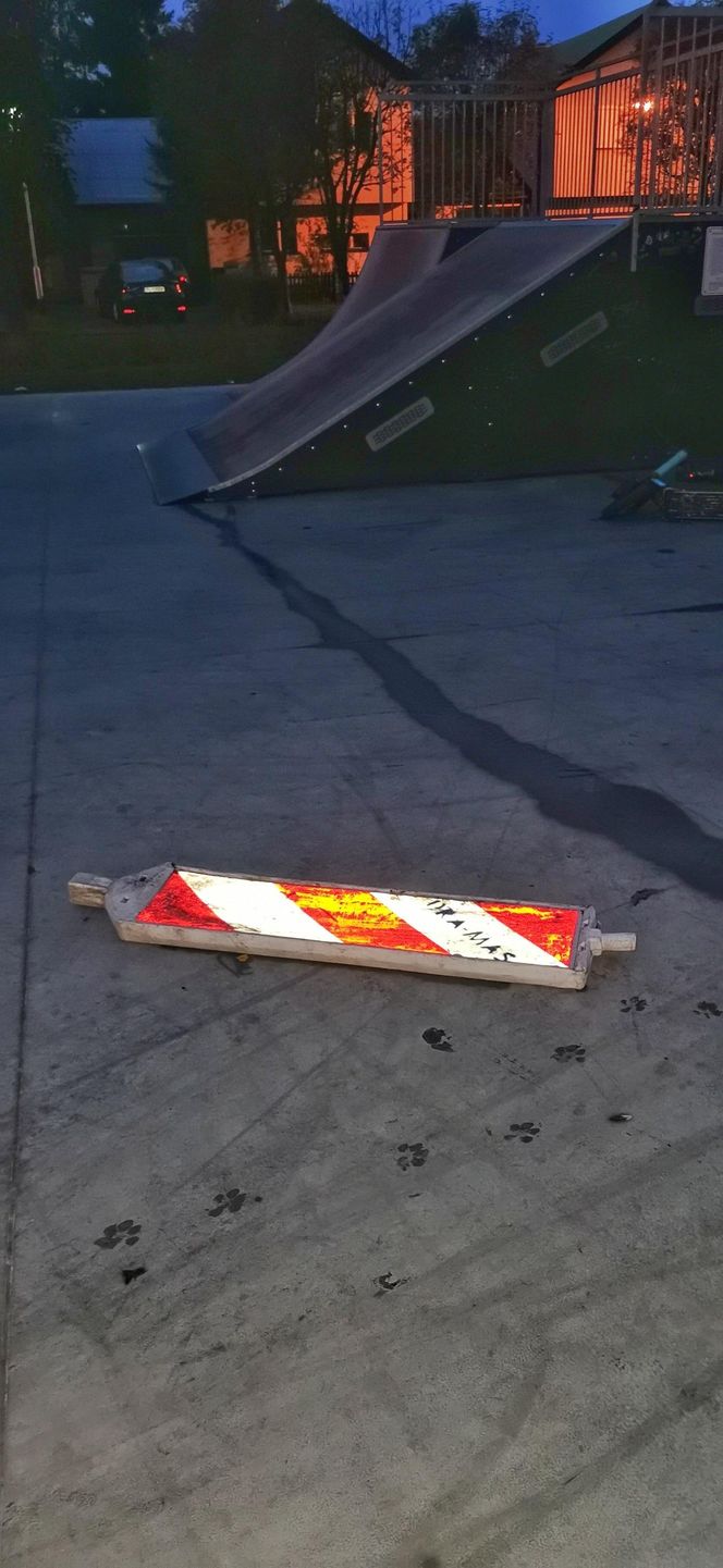 Bałagan na skateparku na Gronowie