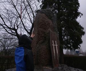 Nastolatek zniszczył krzyż w Sędziszowie Małopolskim. Odpowie za obrazę uczuć religijnych 