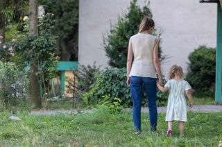 Muszę ukrywać się z córką przed mężem