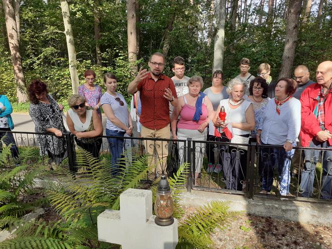 Wycieczka krajoznawcza Muzeum Regionalnego w Siedlcach śladem upamiętnień wojny polsko-bolszewickiej z 1920 roku