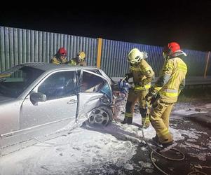 Pożar samochodu na S3 pod Skwierzyną. Na drugm pasie doszło do zderzenia