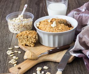 Pieczona owsianka z masłem orzechowym: przepis na zdrowe śniadanie