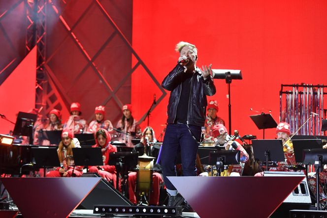 Steczkowska w czerwieni i Margaret w futrze. Tak gwiazdy wystroiły się na koncert 11 listopada [GALERIA]