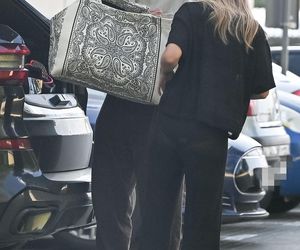 Agnieszka Kaczorowska i Marcin Rogacewicz z kijkiem wychodzą z treningu