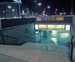 Przejście podziemne przy rondzie Dmowskiego, druga połowa lat 90.