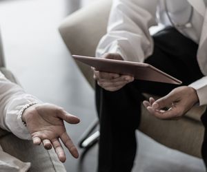 Schizofrenia u dorosłych. Jak rozmawiać z chorym żeby chciał się leczyć?