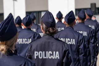 Po atakach na funkcjonariuszy w Sanoku i Pobiedziskach premier komentuje: Policjanci mają pełne prawo do użycia broni