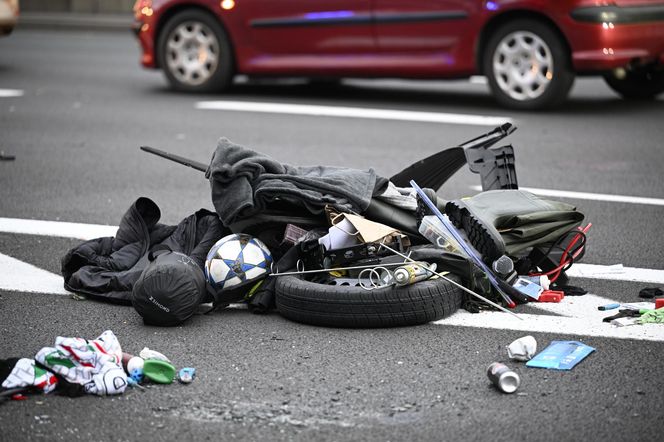 Dachowanie w Warszawie! Wcześniej na tej ulicy doszło do śmiertelnej masakry