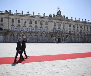 Tusk Macron