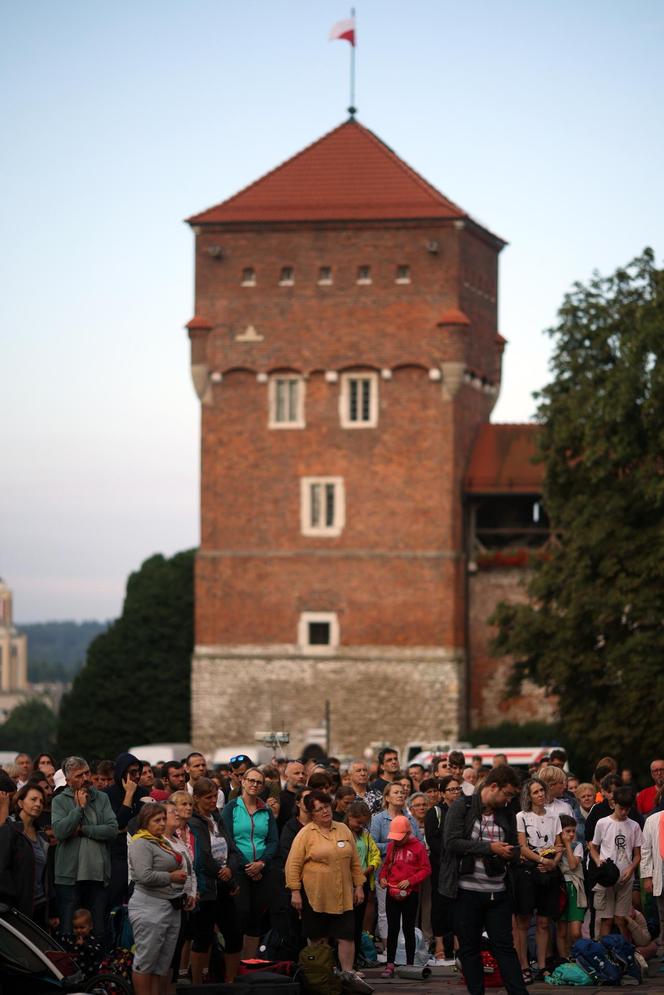 Pielgrzyma na Jasną Górę ruszyła z Krakowa. Tłumy uczestników zmierzają do Częstochowy