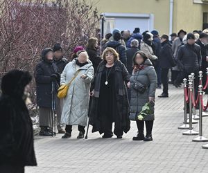 Warszawa pożegnała Mariana Truskiego. Wzruszające przemówienia na pogrzebie. „Przyjaciel i wybitny autorytet” 