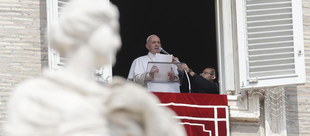 Watykan klepie biedę