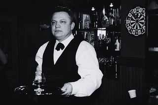 Nie żyje Grzegorz Okrasa. Słynny barman ze Złotopolskich miał 74 lata