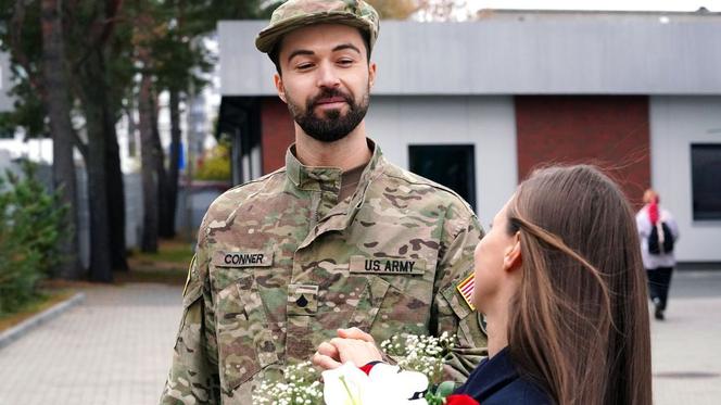 Barwy szczęścia odc. 2791. Gabrysia Niedzielska (Marta Juras), żołnierz Jack (Paweł Peterman)