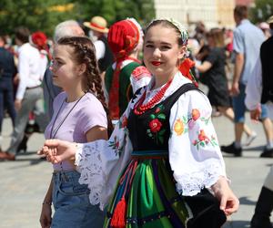 Ponad 400 par zatańczyło „Poloneza dla Lublina”! Oto, jak wyglądał taniec
