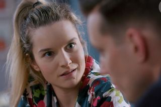 Na Wspólnej odc. 4045. Darek Żbik (Michał Mikołajczak), Kasia (Julia Chatys)